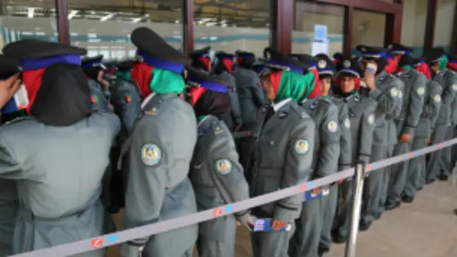 د کورنیو چارو وزارت په پام کې لري چې په راتلونکی کال کې د ښځینه پولیسو شمېر لسو زرو ته لوړ کړي.