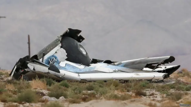 Обломки корабля в пустыне