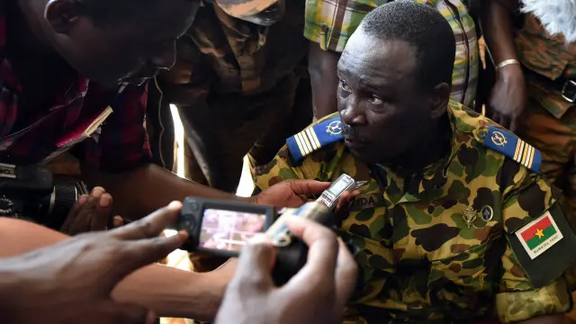 اس کے بعد لیفٹنٹ کرنل ضدا کی جانب سے حکومت کا انتظام سنبھالنے کا اعلان سامنے آیا جس پر فوج کے سربراہ کے دستخط تھے