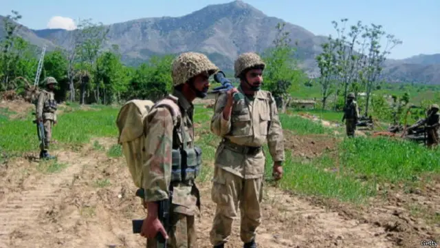 تكافح باكستان الجماعات المسلحة في المناطق الأكثر اضطرابا شمالي غرب البلاد