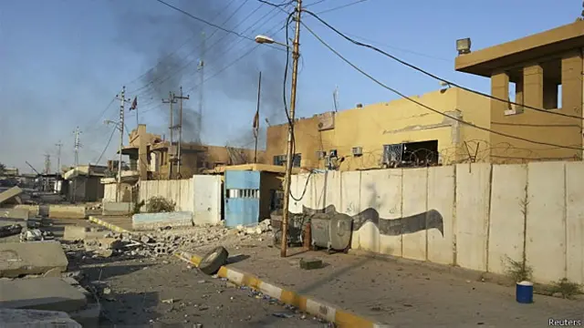 شن مسلحو تنظيم الدولة الاسلامية هجوما على شرقي الرمادي الجمعة.