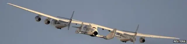 ورجن گیلاکٹک کا راکٹ ایک طیارے کے ساتھ جڑا ہوتا ہے جسے فضا میں لیجا کر علیحدہ کر کے چھوڑا جاتا ہے