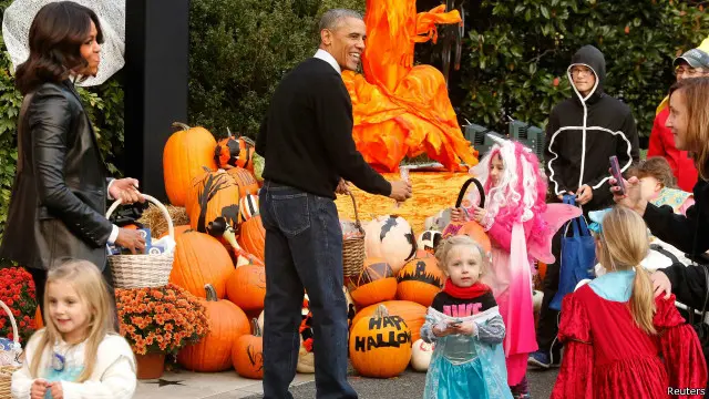 سنہ 1996 کے بعد سے ہر انتخاب میں جس امیدوار کے ماسک سب سے زیادہ فروخت ہوئے ہیں اسی کو وائٹ ہاؤس کی چابی ملی ہے