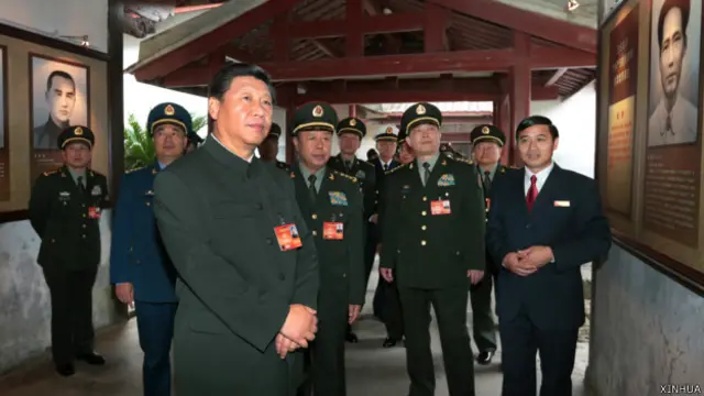 习近平表示，中国不能照搬其他国家的政治模式，因为“它不适合我们，甚至会导致灾难性后果。”