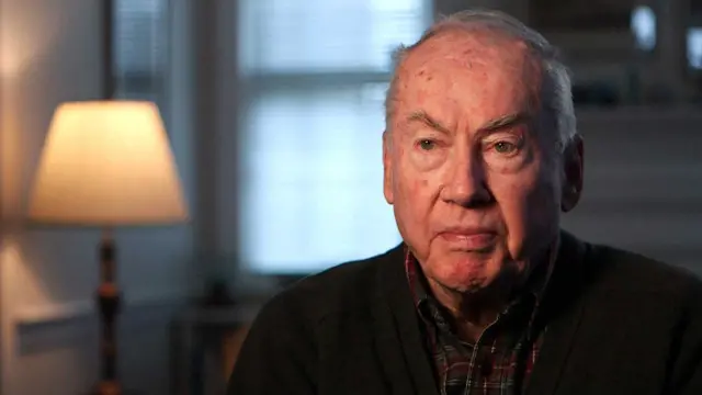 هنری پِرِکت: بهشتی دمپایی پوشیده بود و جوراب نداشت...برخوردش معمولی و خوشایند بود