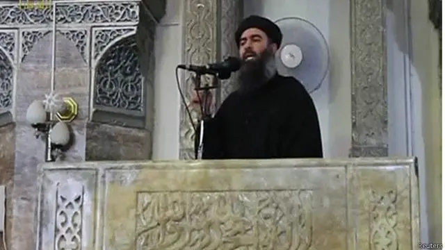 ابوبکر البغدادي د ۲۰۱۴ کال په جولاې کې د لومړي ځل لپاره د عراق د موصل په ښار کې په یوې عمومي غونډې کې وینا وکړه