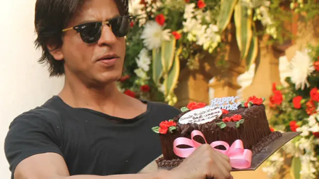 Shahrukh Khan a lokacin da yake bikin cikar shekarunsa 49 a bara.