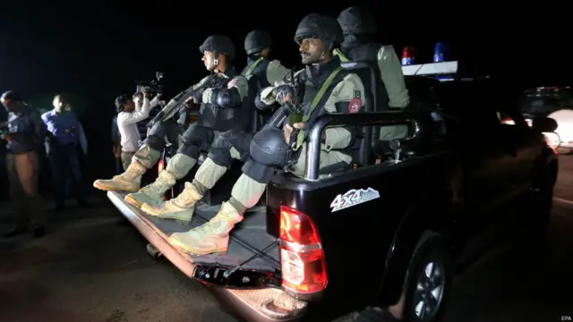 धमाके के बाद घटनास्थल पर पाकिस्तान के अतिरिक्त सुरक्षा बल रवाना किए गए.