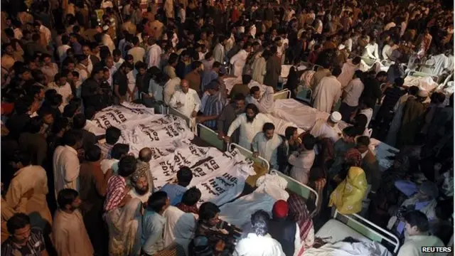 مقامی گھُرکی ہسپتال میں جگہ نہ ہونے کے باعث لاشیں پارکنگ والے احاطے میں رکھی گئیں