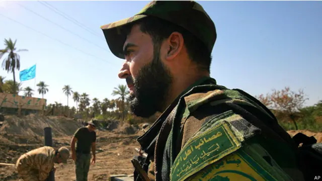 "عصائب اهل الحق" ميليشيا شيعية يقال إنها مرتبطة بايران يقودها قيس الخزعلي