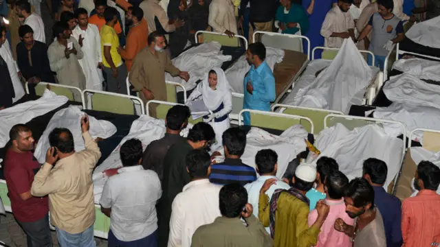 مقامی گھرکی ہسپتال میں لاشوں کو رکھنے کی جگہ نہ ہونے باعث لاشیں پارکنگ کے احاطے میں رکھی گئیں۔ لاہور کے تمام ہسپتالوں میں ایمرجنسی نافذ کر دی گئی ہے۔