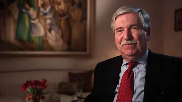 جان لیمبرت:‌ برخورد ‌آیت الله منتظری خیلی خوب بود...با آن‌های دیگر فرق می‌کرد. درست است که به آیت الله خمینی خیلی نزدیک بود و بعد جانشینش تعیین شده بود ولی آدم سیاستمداری نبود. مردم دوستش داشتند