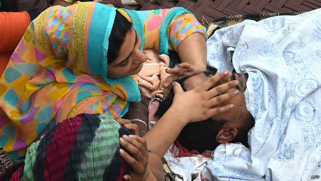 پولیس کے مطابق ہلاک اور زخمی ہونے والوں میں خواتین اور بچے بھی شامل ہیں جن کی تعداد سو کے قریب بتائی جا رہی ہے