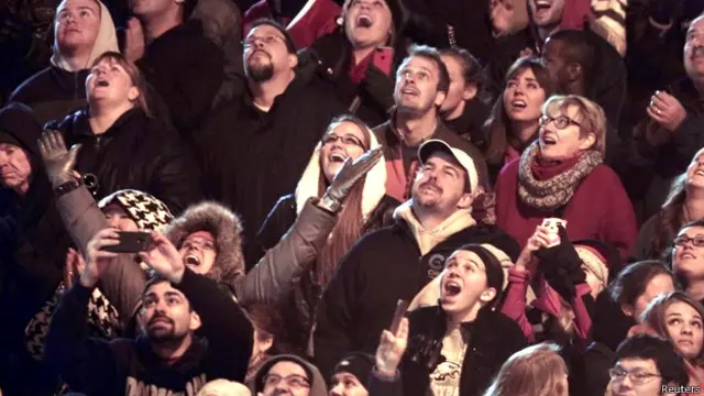 निक वेलैंडा के कारनामे देखते दर्शक