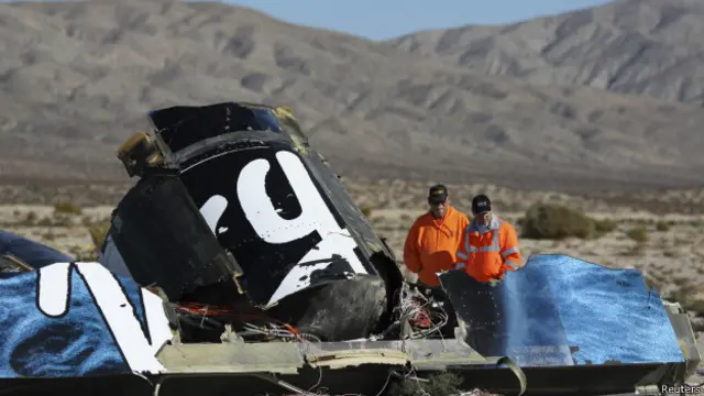 خلائی جہاز گذشتہ برس اکتوبر میں امریکی ریاست کیلیفورنیا کے صحرائے موہاوی میں تجرباتی پرواز کے دوران گر کر تباہ ہو گیا تھا