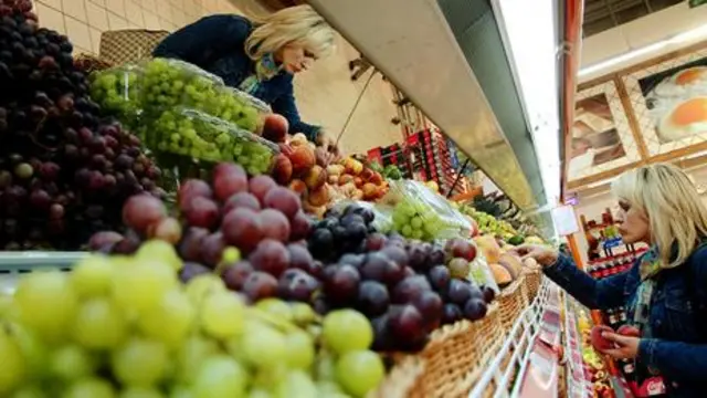 Experiência com divisória em carrinhos duplicou gasto em alimentos mais saudáveis