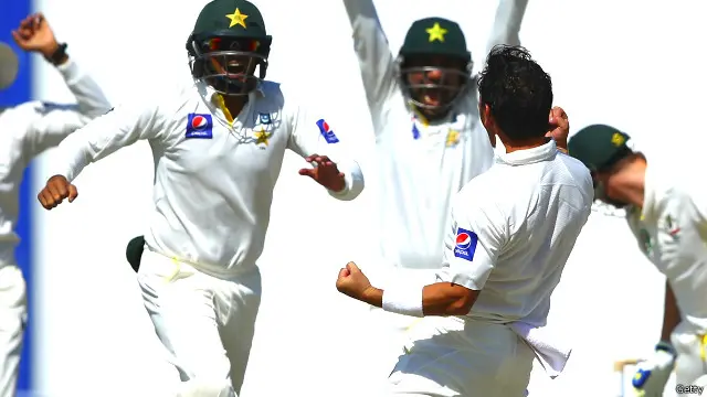 آسٹریلیا کے خلاف سیریز میں پاکستانی سپنرز ذوالفقار بابر اور یاسر شاہ نے گرنے والی چالیس میں سے چھبیس وکٹیں حاصل کی تھیں