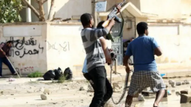 डेरना पर कब्ज़े के लिए कई चरमपंथी समूह आपस में लड़ रहे हैं