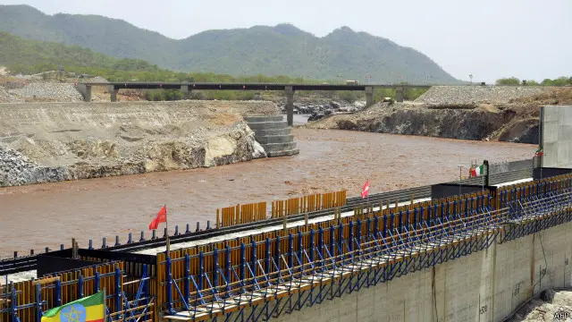 يمتد مشروع بناء سد النهضة في إثيوبيا على مساحة تبلغ 1800 كيلو متر مربع، وينتهي بناؤه خلال ما يقرب من ثلاث سنوات