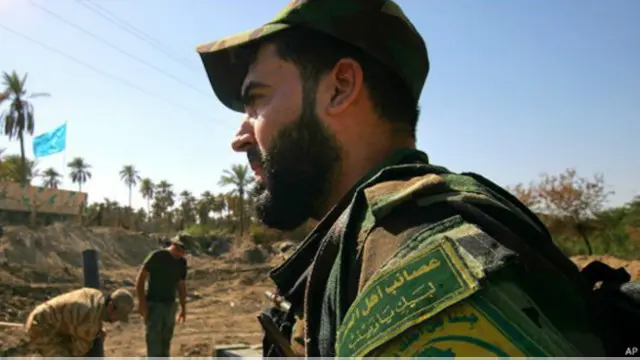 دغه کسان د اګست پر ۲۲ مه، د جمعې د لمانځه پرمهال ددیالي ولایت اما ویس کلي په مصعب بن عمیر جامع جومات کې وژل شوي