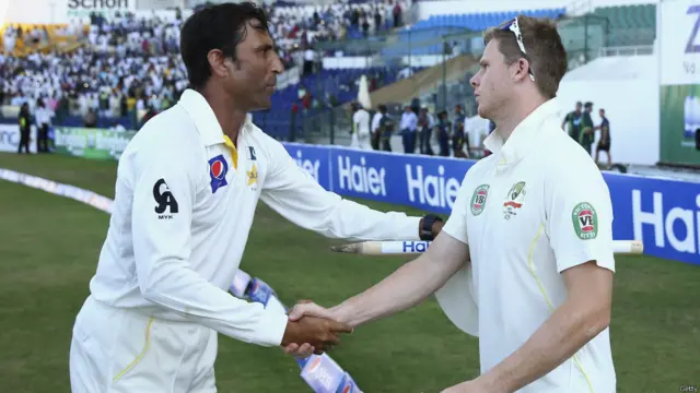 پاکستان نے ابوظہبی ٹیسٹ میچ میں آسٹریلیا کو 356 رنز سے شکست دے کر 32 سال کے بعد آسٹریلیا کو ٹیسٹ سیریز میں وائٹ واش کر دیا ہے۔ یونس خان کو مین آف دی سیریز کے اعزاز سے نوازا گیا۔