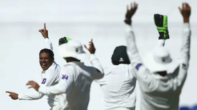 یہ ٹیسٹ کرکٹ میں پاکستان کی رنز کے اعتبار سے سب سے بڑی جیت ہے جبکہ آسٹریلیا کی یہ ٹیسٹ کرکٹ کی تاریخ کی تیسری بدترین شکست ہے۔ذوالفقار بابر نے ایک سو بیس رنز کے عوض پانچ وکٹیں حاصل کیں۔ اس میچ میں انھوں نےسات وکٹیں حاصل کیں جبکہ سیریز میں ان کی حاصل کردہ وکٹوں کی تعداد 14 رہی۔