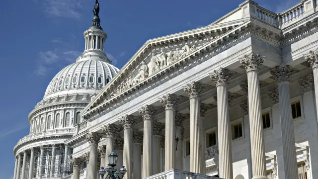 رفض 52 عضوا في مجلس الشيوخ في الكونغرس مشروع القرار.