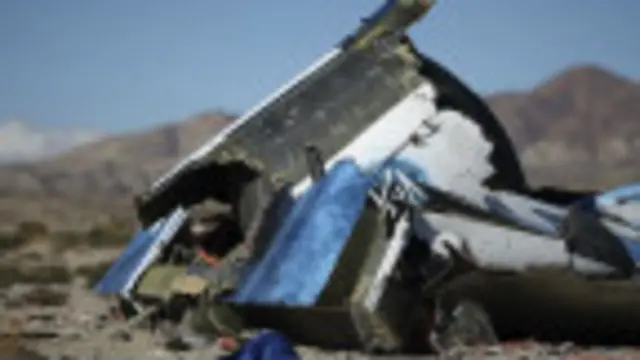 Destroços da aeronave da Virgin Galactic