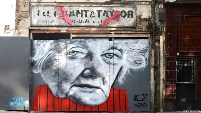 रीडर्स पिक्स, दुकान का फ़्रंट हिस्सा