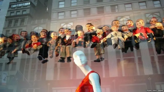 रीडर्स पिक्स, दुकान का फ़्रंट हिस्सा