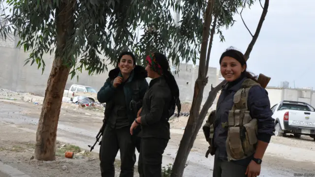 Savaşanlar çoğunlukla gençlerden oluşsa da...