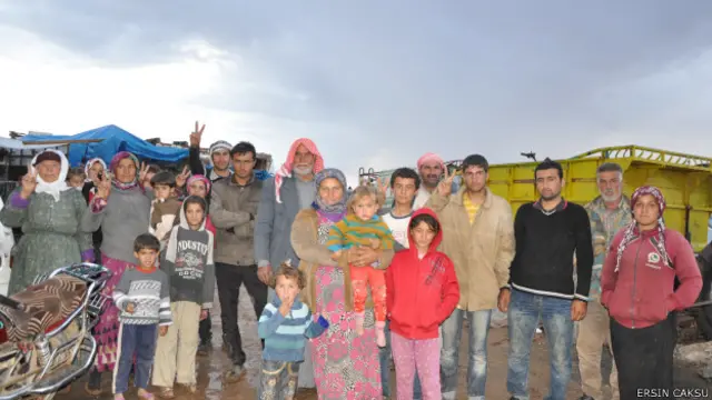 Til Şeir'deki 5 bine yakın mülteciden bir grup