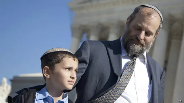 یہ فیصلہ امریکی شہری مسٹر میناچم زیوفٹسکی کی سپریم کورٹ میں دائر کی جانے والی درخواست پر سنایا گیا ہے