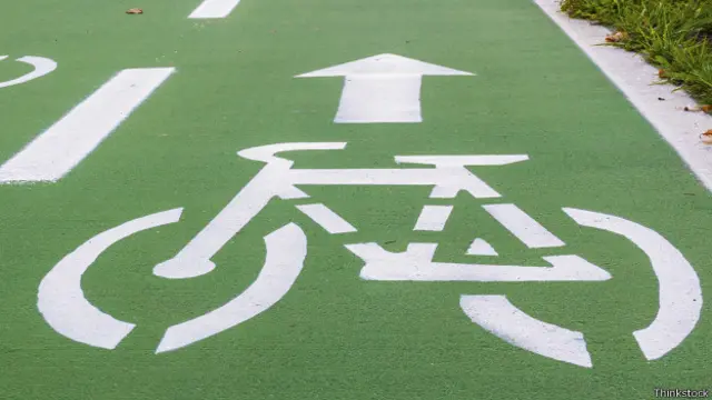 El número de personas que usan la bicicleta como medio de transporte aumenta cada año en Europa, Estados Unidos y América Latina.