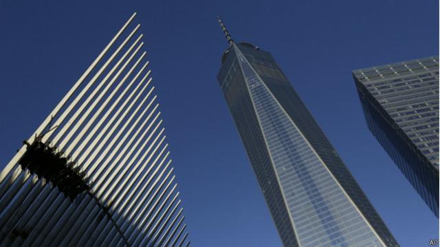 Freedom Tower con otros edificios