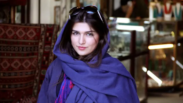 تحمل قوامي الجنسية البريطانية الى جانب جنسية بلدها الأصلي إيران