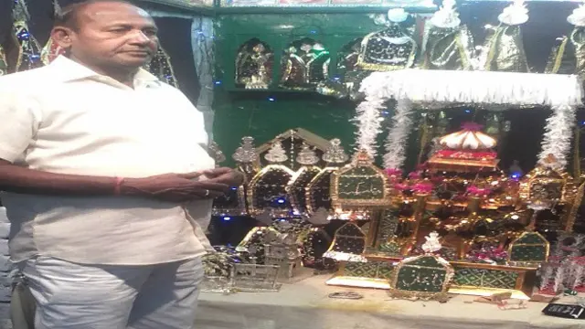 لکھنؤ کے کئی ہندو خاندان بھی اس میں عقیدت و احترام کے ساتھ شرکت کرتے ہیں