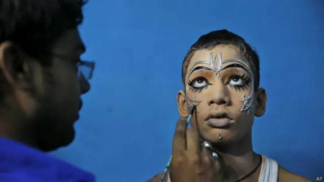 पुरुष मेकअप आर्टिस्ट