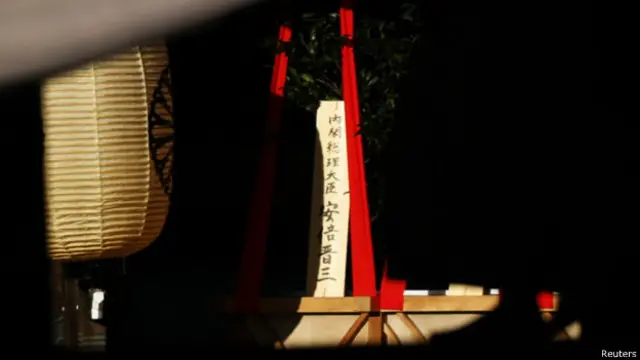 日本首相安倍晋三向靖国神社奉献的祭品（资料照片）