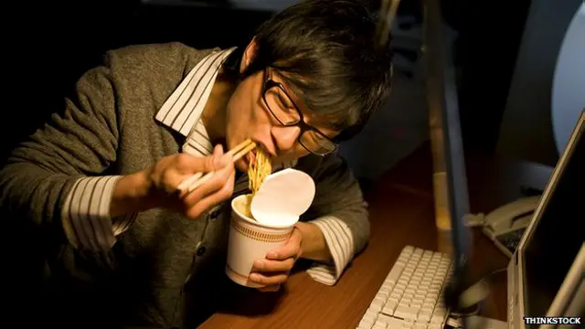 研究报告称，干10年三班倒的工作，可导致大脑早衰6年。 