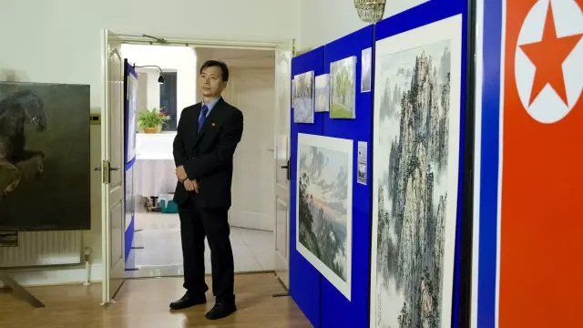 Các tác phẩm của Mansudae Studio được Đại sứ quán Bắc Hàn giới thiệu tại London trong ba ngày