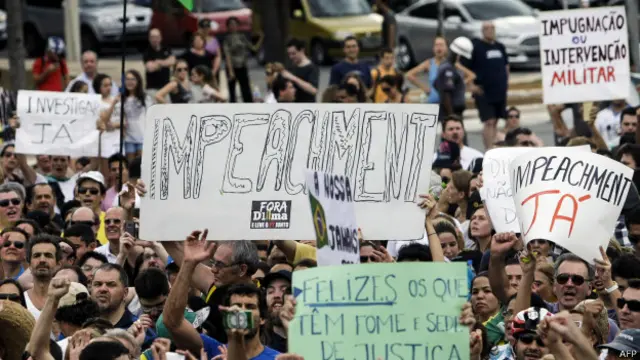 Manifestantes em São Paulo no dia 1º de novembro de 2014 | Foto: AFP