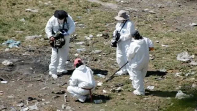 La última fosa común se encontró en el basurero de la población de Cocula, cuya policía también participó en los hechos del 26 de septiembre. Foto Getty Images.