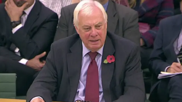 彭定康對英國政府對香港形勢採取低調回應的做法表示質疑。