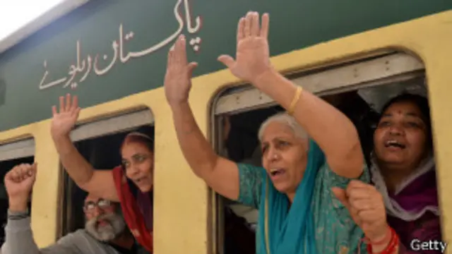 पाकिस्तान जाते सिख यात्री