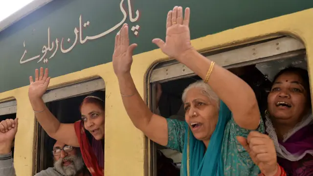 سمجھوتہ ایکسپریں ہفتے میں دو دن پیر اور جمعرات کو چلتی ہے