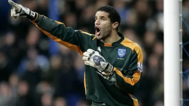 جیمز جو اشیا بیچ رہے ہیں ان میں 150 سائن کی ہوئی شرٹس، شورٹس اور فٹ بال شامل ہیں