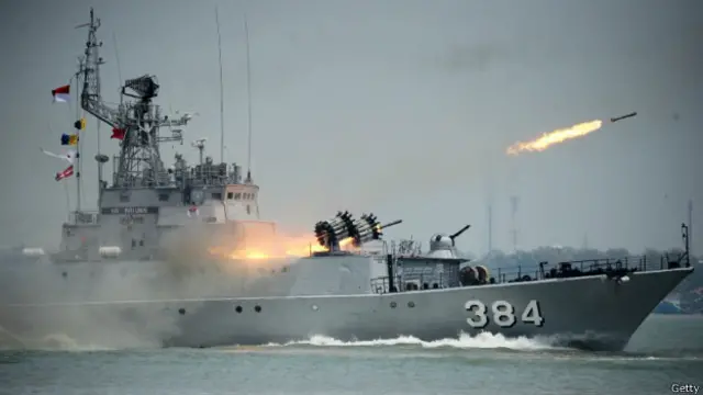 Keberadaan patroli Angkatan Laut Indonesia di Selat Malaka, menurut sejumlah nelayan, jarang terlihat.