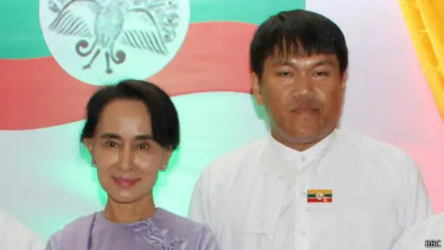 Phóng viên tự do Aung Naing thường viết bài cho các báo địa phương về tình hình người sắc tộc thiểu số sống dọc biên giới Myanmar - Thái Lan