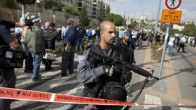 घटनास्थल पर तैनात पुलिस 